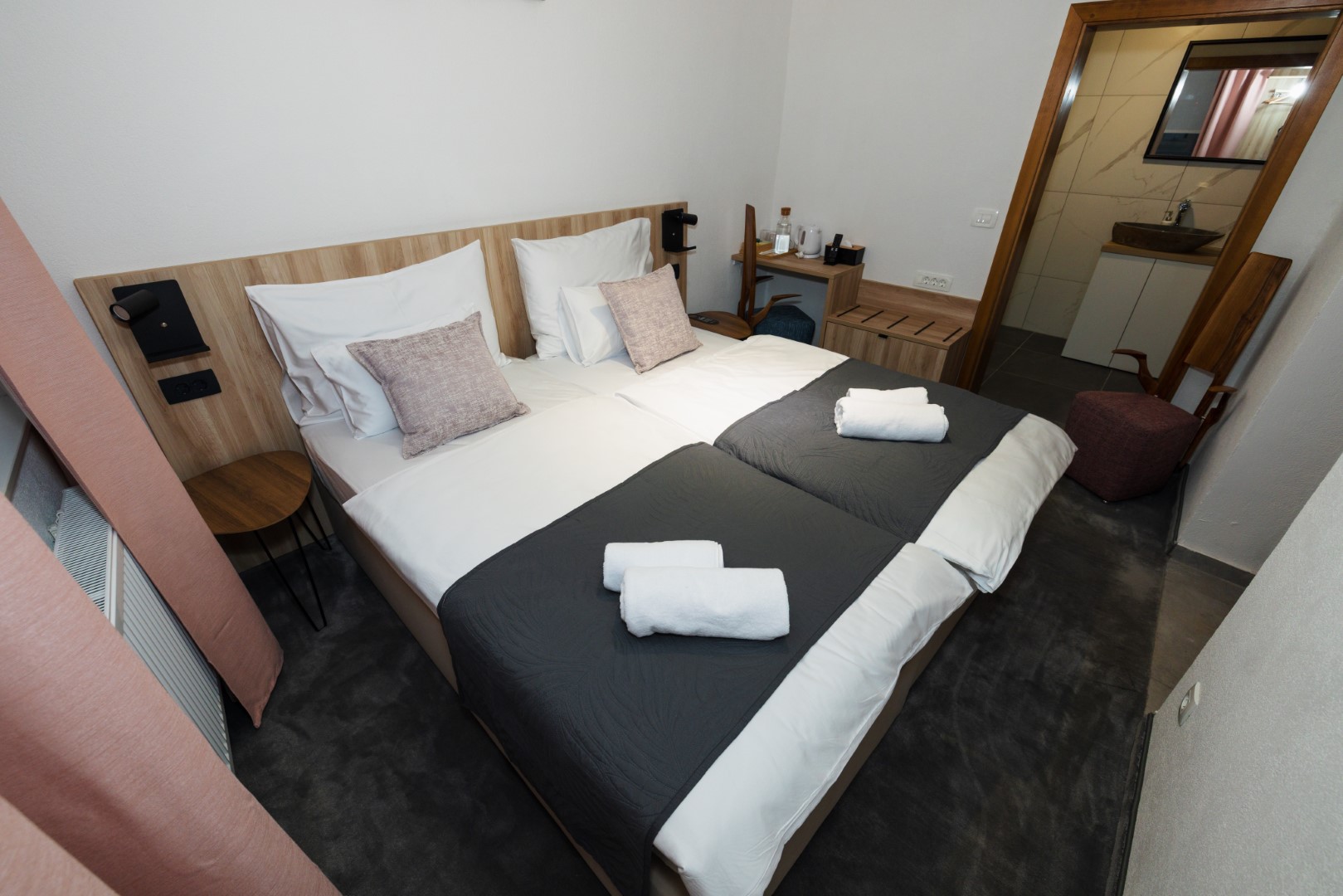 Room 1 detail